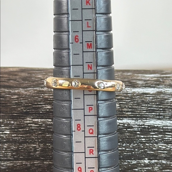 Elegant Gold Band with Brilliant Accents - Picture 3 of 7